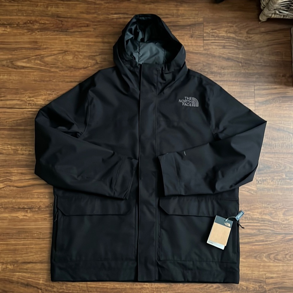 The North Face Men’s Cyprus Hooded Rain Jacket